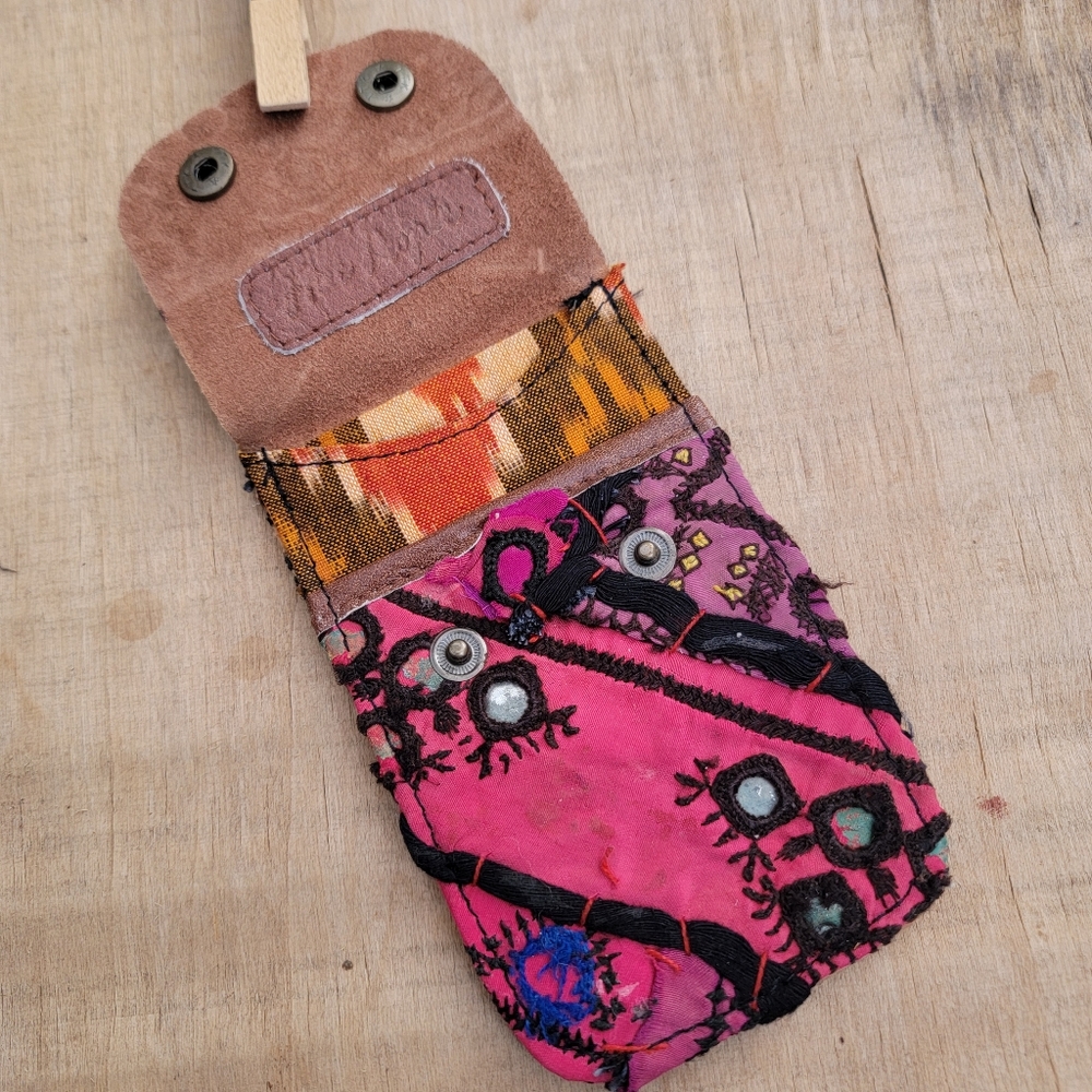 🌋👽 Free People Boho Embroidered Repurposed vtg banjara hippie Wallet card case - Picture 5 of 16